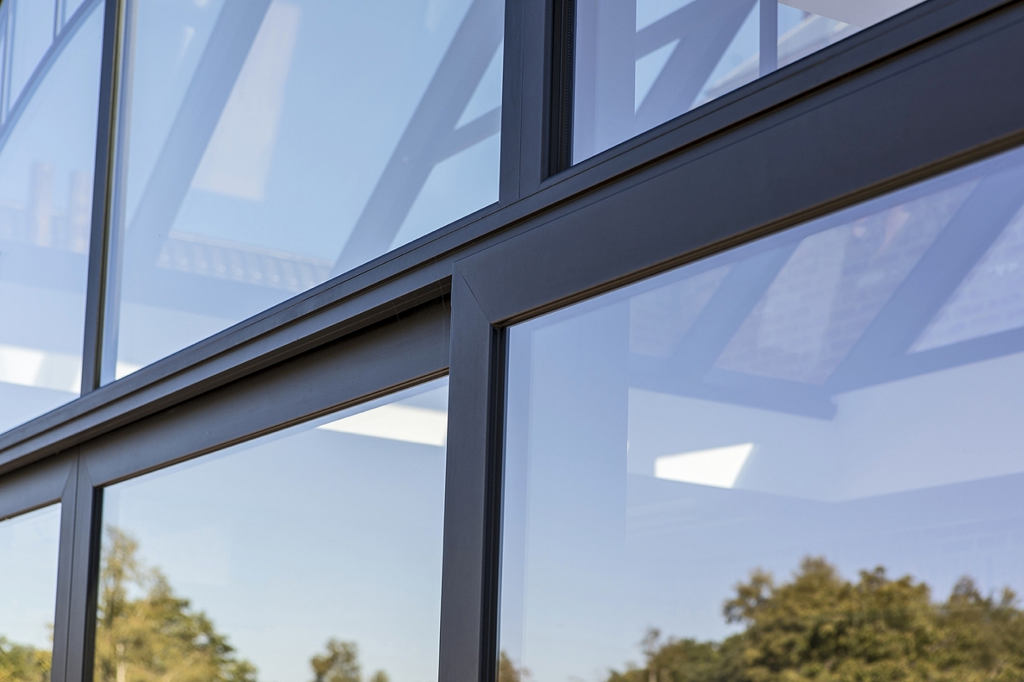 Een aluminium veranda is oerdegelijk en onderhoudsvriendelijk.