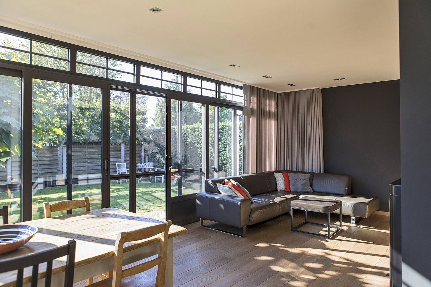 Relaxend in je leefveranda geniet je winter en zomer van de kleurschakeringen in je tuin en van het uitzicht.